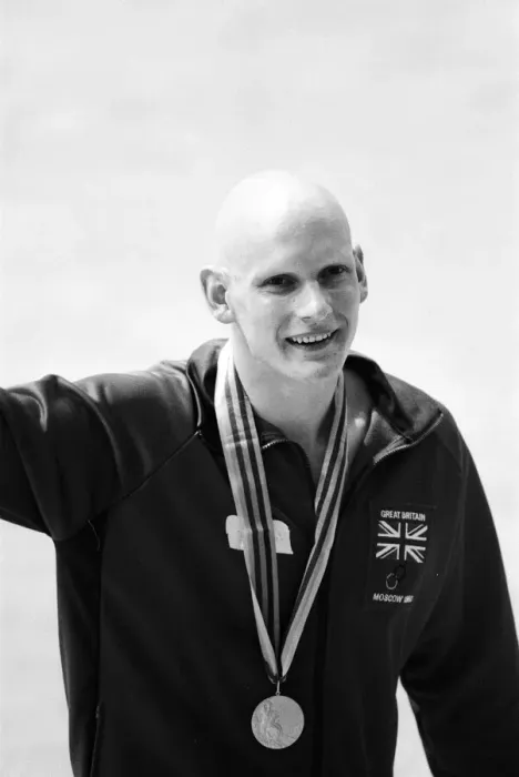 Framed Print : Duncan Goodhew swimmer takes part in medal ceremony after winning gold medal in Men