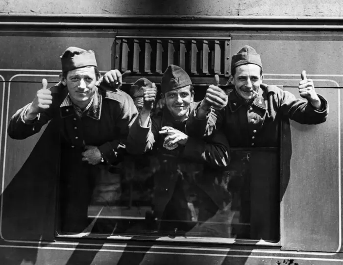 Framed Print : The Dunkirk evacuation, the evacuation of Allied soldiers from the beaches