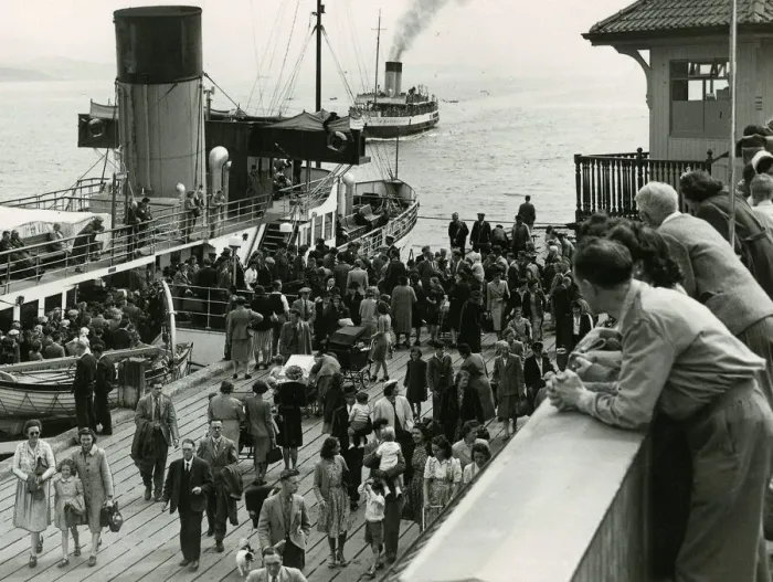 Framed Print : Dunoon Pier, July 1957 Clyde Paddle steamer disgorges passengers Doon The Watter Framed Print : Dunoon Pier, July 1957 Clyde Paddle steamer disgorges passengers Doon The Watter