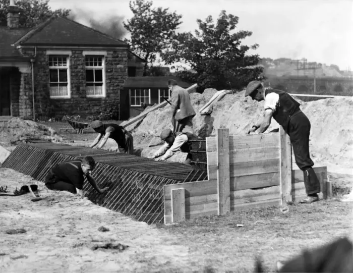 Framed Print : Durham is prepared - work underway on an ARP scheme in Durham. 9th September 1939
