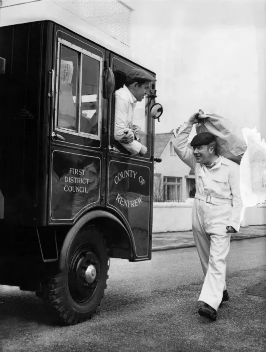 Framed Print : Dustmen of Eastwood District Council, Renfrewshire, Scotland using an old fashioned cab