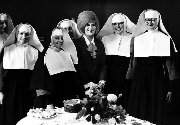 Dusty Springfield pictured with nuns