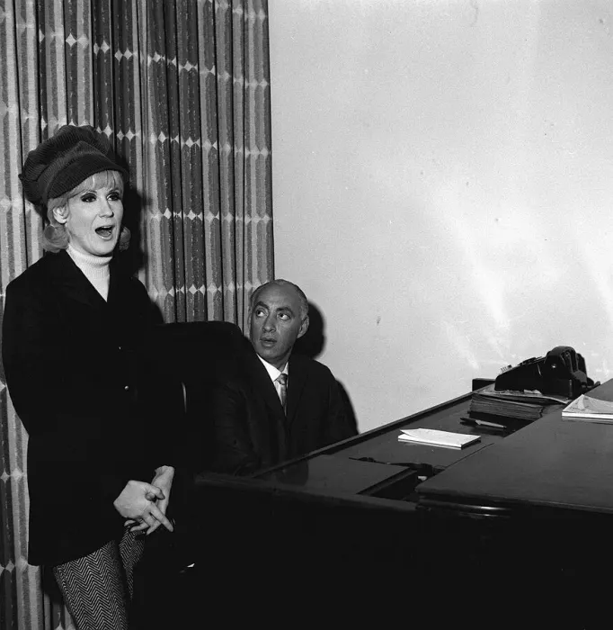 Framed Print : Dusty Springfield with her singing tutor December 1966 in New York Framed Print : Dusty Springfield with her singing tutor December 1966 in New York