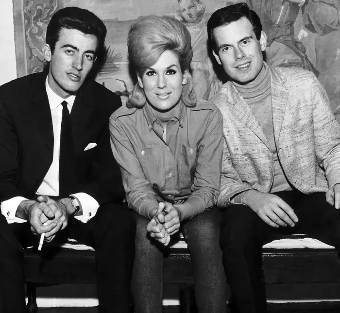 Framed Print : Dusty Springfield with Tom Springfield right Sept 1963 with unamed member of Framed Print : Dusty Springfield with Tom Springfield right Sept 1963 with unamed member of