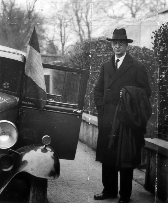 Framed Print : Eamon De Valera who went on to become Irelands Taoiseach and President Framed Print : Eamon De Valera who went on to become Irelands Taoiseach and President
