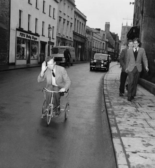 Framed Print : The Earl of Guilford rides through the town of Cirencester on a child Framed Print : The Earl of Guilford rides through the town of Cirencester on a child