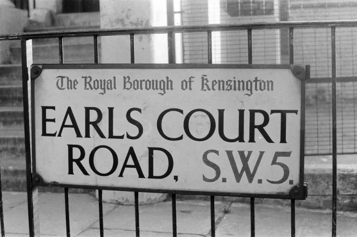 Framed Print : Earls Court Road, London, SW5. 11th September 1971. The Royal Borough of Kensington Framed Print : Earls Court Road, London, SW5. 11th September 1971. The Royal Borough of Kensington
