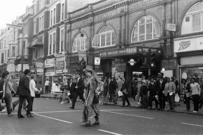 Framed Print : Earls Court Station, Earls Court, London, 11th September 1971 Framed Print : Earls Court Station, Earls Court, London, 11th September 1971