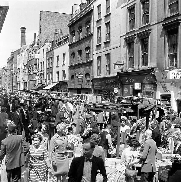 Down to Earth market in Leather Lane, Holborn, central London. Circa 1954