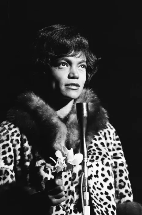 Framed Print : Eartha Kitt performing at Talk of the Town 7th September 1960 Framed Print : Eartha Kitt performing at Talk of the Town 7th September 1960