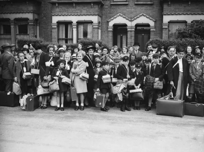 Framed Print : East End schoolchildren wait for evacuation to the country. 2nd September 1939
