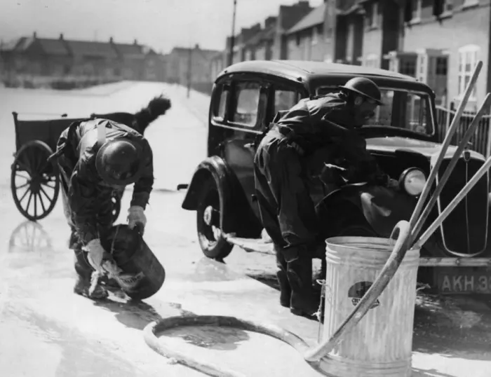 Framed Print : East Hull Auxiliary Fire Service seen here training. Circa 1940