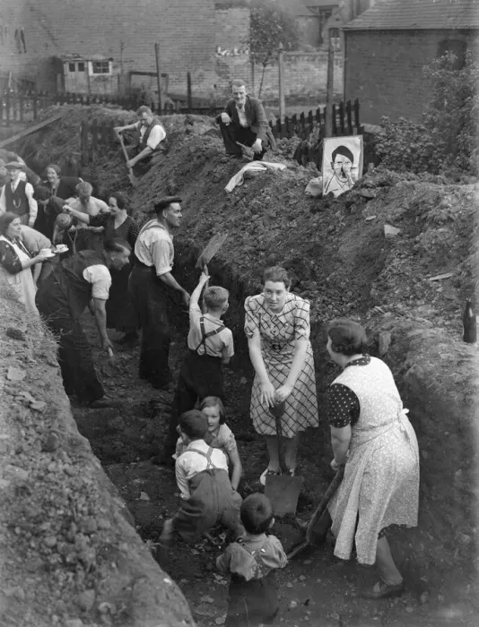 Framed Print : Eastenders seen here digging a trench for a communal air raid shelter in their back Framed Print : Eastenders seen here digging a trench for a communal air raid shelter in their back