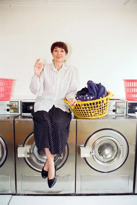 Framed Print : EastEnders star June Brown in a launderette. 6th February 1997 Framed Print : EastEnders star June Brown in a launderette. 6th February 1997