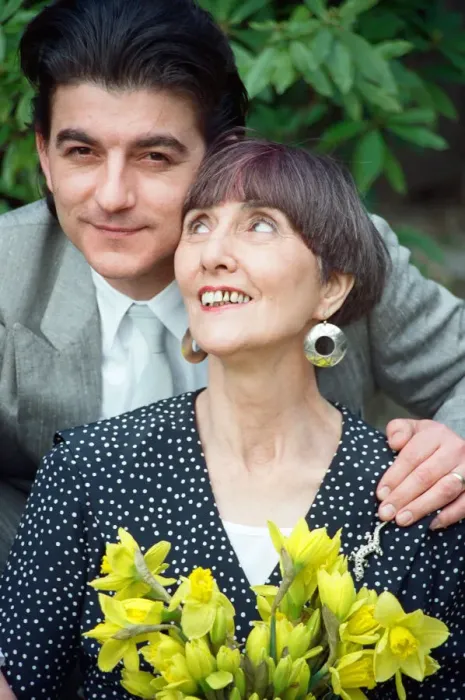 Framed Print : EastEnders stars June Brown (Dot Cotton) and John Altman (Nick Cotton). 23rd March 1990 Framed Print : EastEnders stars June Brown (Dot Cotton) and John Altman (Nick Cotton). 23rd March 1990