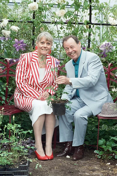 EastEnders stars Wendy Richard and Bill Treacher at the Chelsea Flower Show