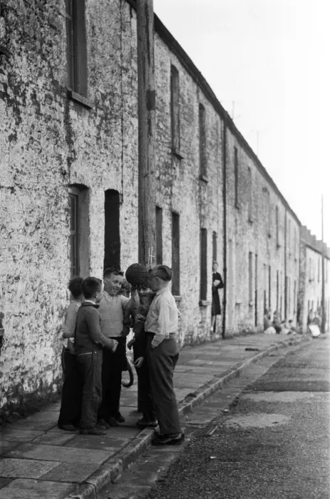 Framed Print : Ebbw Vale, Blaenau Gwent, Wales. September 1960