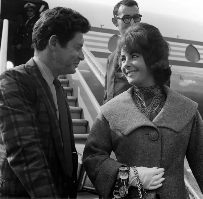 Framed Print : Eddie Fisher Sept 1960 With Wife Elizabeth Taylor Actress At London Airport