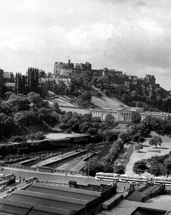 Framed Print : Edinburgh Castle, Scotland, 27th June 1964