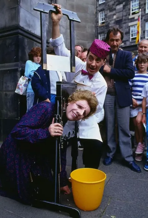 Framed Print : Edinburgh Festival August 1988 Gerry Connolly as Margaret Thatcher being beheaded