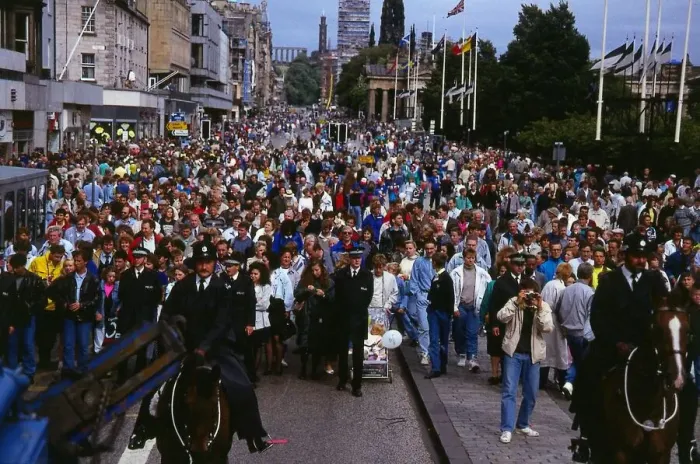 Framed Print : Edinburgh Festival August 1989 Crowds follow Princes Street Parade Framed Print : Edinburgh Festival August 1989 Crowds follow Princes Street Parade