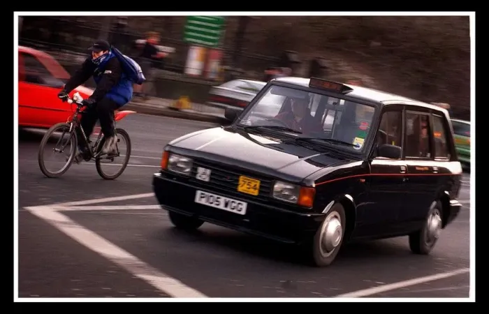 Framed Print : Edinburgh taxi cabs December 1999 black hackney taxi Scotland Framed Print : Edinburgh taxi cabs December 1999 black hackney taxi Scotland