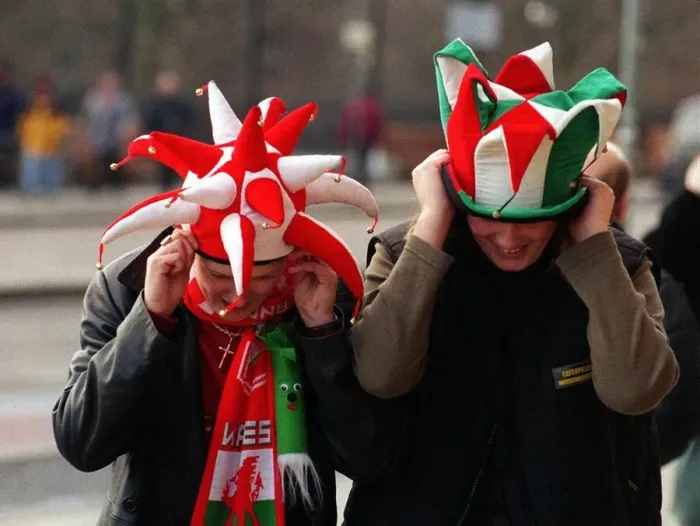 Framed Print : Edinburgh weather 4th February 1999 Welsh fans holding on to their hats Framed Print : Edinburgh weather 4th February 1999 Welsh fans holding on to their hats