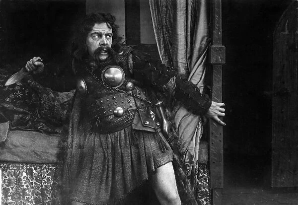 Edmond Gwenn as Macbeth in a scene from the silent movie '