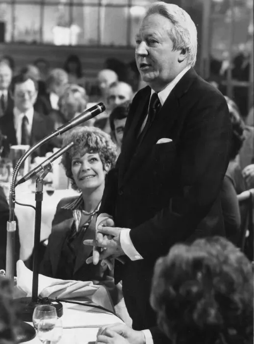 Framed Print : Edward Heath giving speech at dinner with Janet Suzman - February 1977 - 03  /  02  /  1977