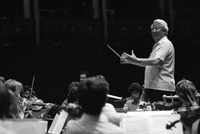 Framed Print : Edward Heath rehearsing the 107 strong European Community Youth Orchestra at the Royal Framed Print : Edward Heath rehearsing the 107 strong European Community Youth Orchestra at the Royal