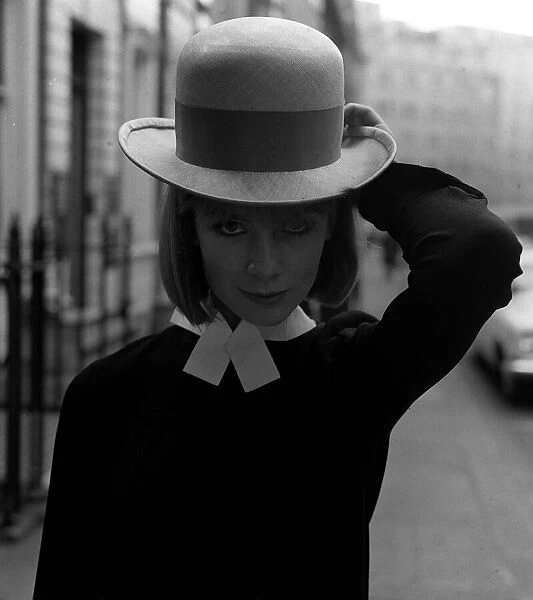 Edward Mann hat Fashion 1964 Janet Tillett wearing curates hat in white sisel straw