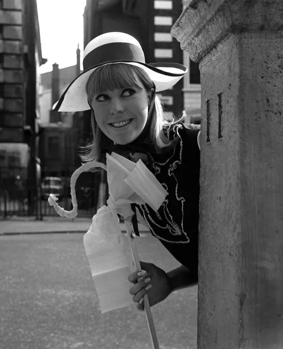 Framed Print : Edward Mann hat Fashion 1964 Karen Jenson wears Bopeep