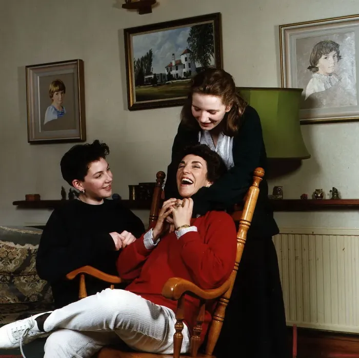 Framed Print : Edwina Currie Conservative MP for Derbyshire South with Daughters Dbase msi Framed Print : Edwina Currie Conservative MP for Derbyshire South with Daughters Dbase msi