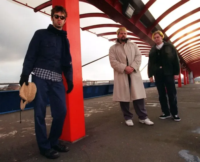Framed Print : The Eels pop group standing in covered walkway Scottish Exhibition Centre 1997
