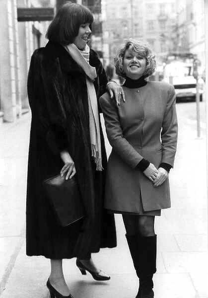 Elaine Paige with Diana Rigg at TV press call - February 1988
