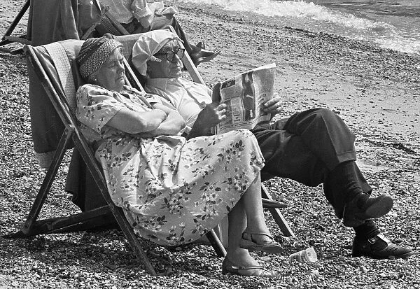 Elderly day-trippers from Londons East End, relax in the summer sunshine