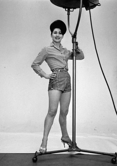 Framed Print : Elizabeth Kent January 1963 Actress - Arms Akimbo