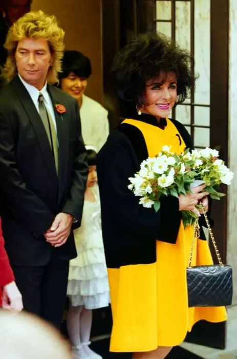 Framed Print : Elizabeth Taylor and her 8th husband construction worker Larry Fortensky arrive back Framed Print : Elizabeth Taylor and her 8th husband construction worker Larry Fortensky arrive back