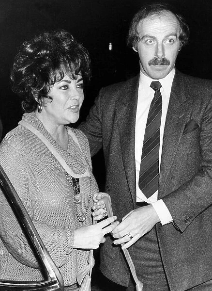Elizabeth Taylor actress arrives at her London home in Cheyne Gardens