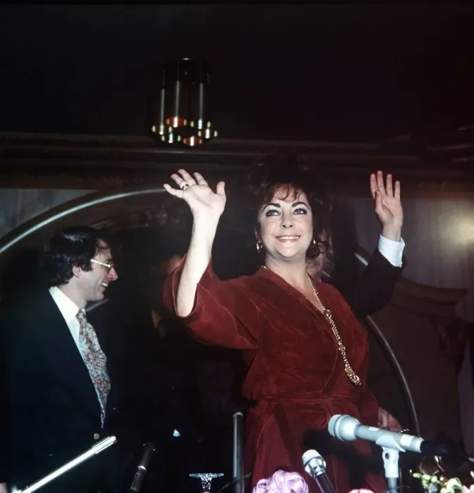 Framed Print : Elizabeth Taylor Feb 1982 25 / 02 / 1982 Dame Framed Print : Elizabeth Taylor Feb 1982 25 / 02 / 1982 Dame