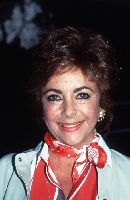 Framed Print : Elizabeth Taylor Feb 1985 in London Dame