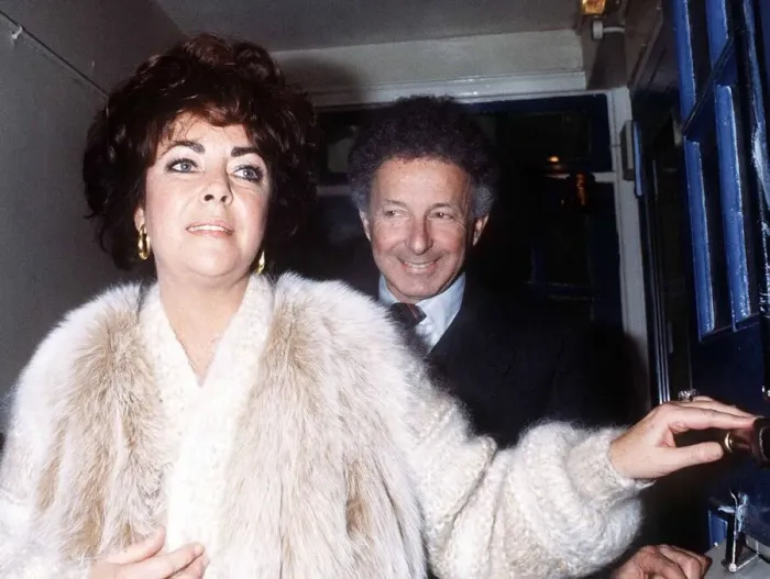 Framed Print : Elizabeth Taylor February 1982, wearing White Fur coat with Zev Bufman