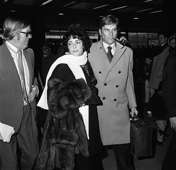 Elizabeth Taylor and husband John Warner in London December 1976 arriving at