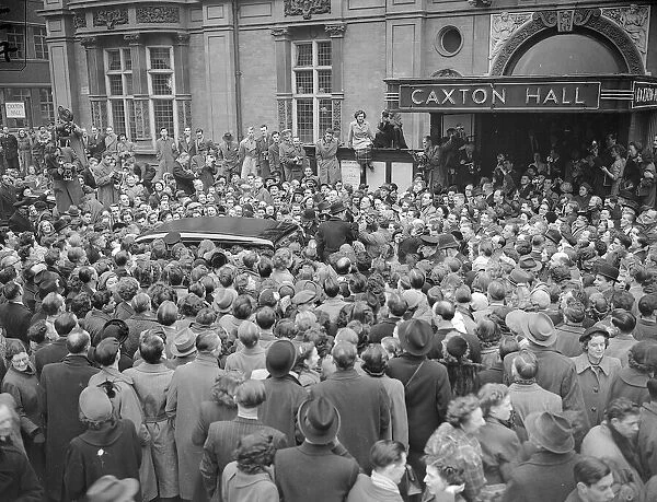 Elizabeth Taylor marriage to Michael Wilding at Caxton Hall February 1952