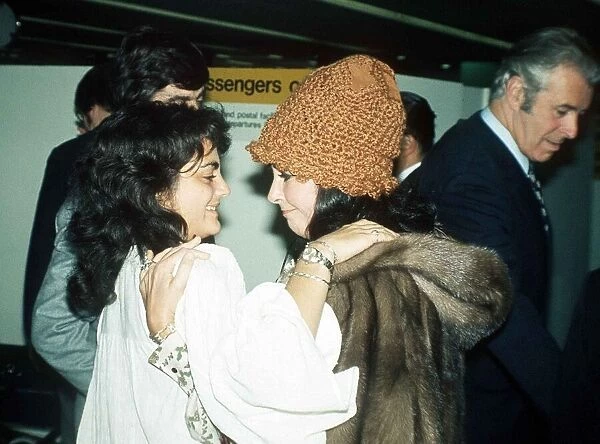 Elizabeth Taylor Nov 1973 With daughter Lisa LFEY003