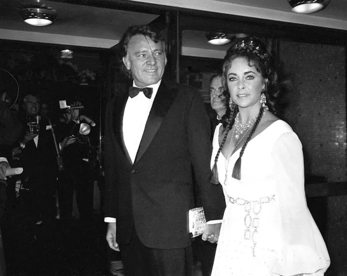 Framed Print : Elizabeth Taylor Oct 1969 with Richard Burton at premiere of Staircase Framed Print : Elizabeth Taylor Oct 1969 with Richard Burton at premiere of Staircase