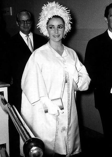 Elizabeth Taylor at opening of film Cleopatra at Dominion cinema London in 1963