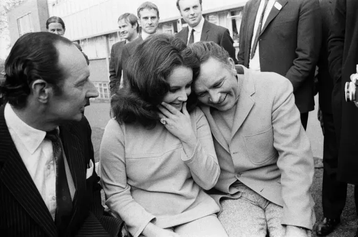 Framed Print : Elizabeth Taylor and Richard Burtons marriage