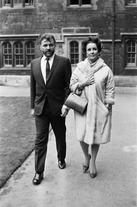 Framed Print : Elizabeth Taylor and Richard Burtons marriage Framed Print : Elizabeth Taylor and Richard Burtons marriage