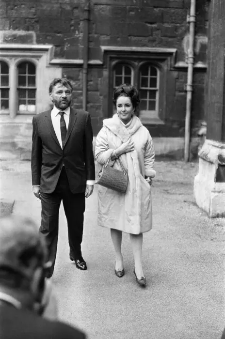 Framed Print : Elizabeth Taylor and Richard Burtons marriage Framed Print : Elizabeth Taylor and Richard Burtons marriage
